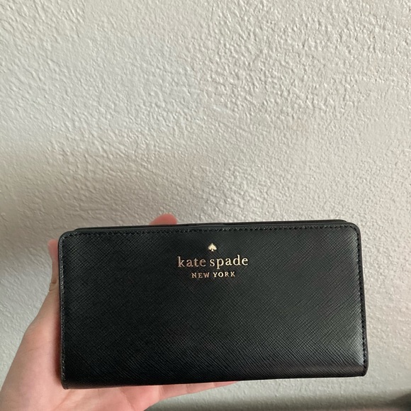 kate spade Handbags - NWT Kate Spade Bifold Wallet